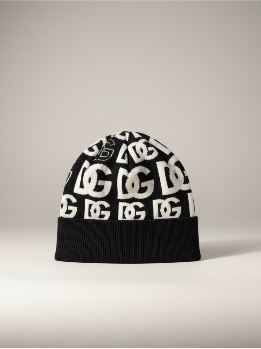 NWT $613 DOLCE & GABBANA
Jacquard-Knit Beanie Made in Italy